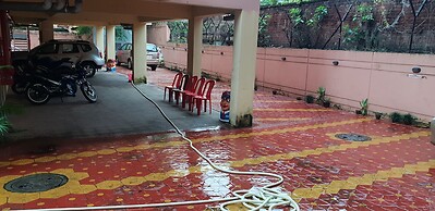 The Salvation Army Red  Shield Guest House - Hostel