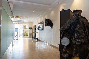 Mayors & Diplomat Suite GRA