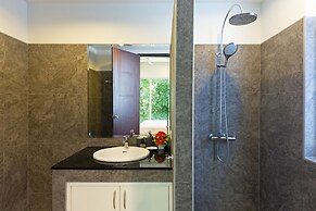 Tropical Stay at 2BR Pool Villa Greens 8