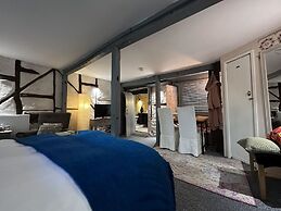 One Drake Road Hotel