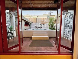 Blu Cabin Ari Stylish Gay Poshtel