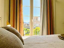 Granada Deluxe Apartments