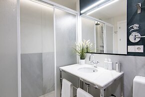 Granada Deluxe Apartments