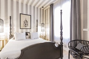 Granada Deluxe Apartments