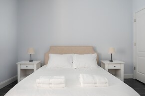6 Bedroom Duplex Near NYC