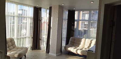 Nizhneimeretinskya apt 22