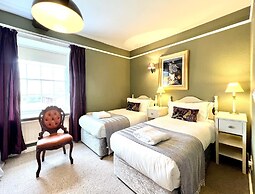 Colthrop Manor