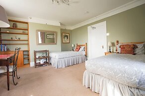 Colthrop Manor