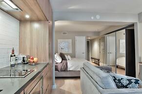 AMAZING SUITES IN YORKVILLE
