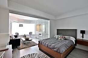AMAZING SUITES IN YORKVILLE