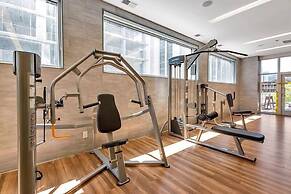 AMAZING SUITES IN YORKVILLE