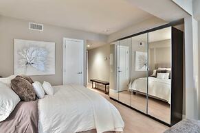 AMAZING SUITES IN YORKVILLE