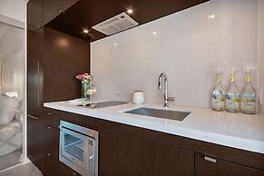 AMAZING SUITES IN YORKVILLE