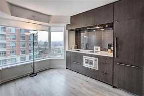 AMAZING SUITES IN YORKVILLE