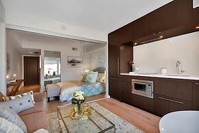 AMAZING SUITES IN YORKVILLE