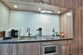 AMAZING SUITES IN YORKVILLE