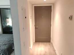 AMAZING SUITES IN YORKVILLE