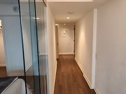 AMAZING SUITES IN YORKVILLE