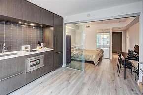AMAZING SUITES IN YORKVILLE