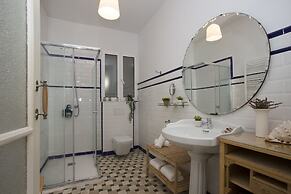 SingularStays Ms Rogers