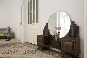 SingularStays Ms Rogers