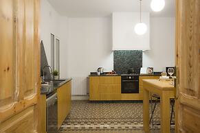 SingularStays Ms Rogers