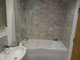 Spacious Apartment in Winchester