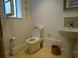 Spacious Apartment in Winchester