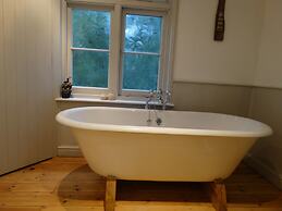 Spacious Apartment in Winchester