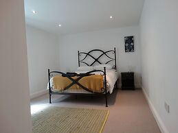 Spacious Apartment in Winchester