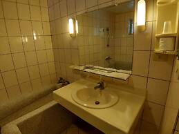 Fangchen Hot Spring Resort