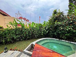 Villa 4-BR Klub Bunga No. 8 Batu Malang