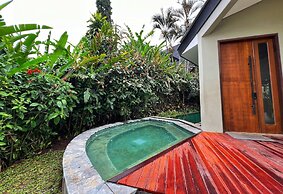Villa 4-BR Klub Bunga No. 8 Batu Malang