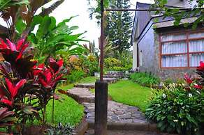 Villa 4-BR Klub Bunga No. 8 Batu Malang