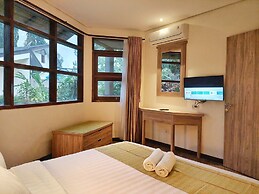 Villa 4-BR Klub Bunga No. 8 Batu Malang