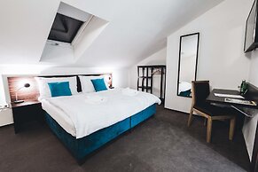 BOUTIQUE HOTEL11 with rooftop SPA