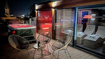 BOUTIQUE HOTEL11 with rooftop SPA