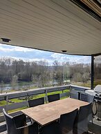 Apartmenthaus am Rhein