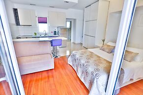 Split Summer Lounge Apartments