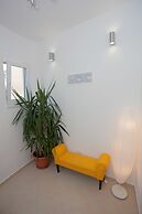 Split Summer Lounge Apartments