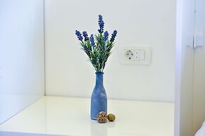 Split Summer Lounge Apartments