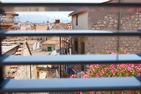 Split Summer Lounge Apartments