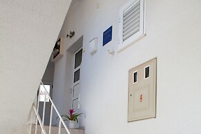 Split Summer Lounge Apartments