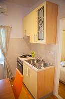 Split Summer Lounge Apartments