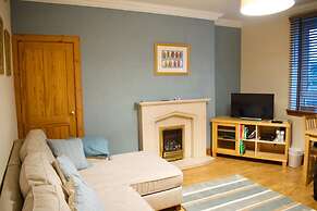 Newly Refurbed Home With Free Parking