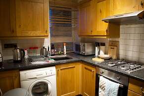 Newly Refurbed Home With Free Parking