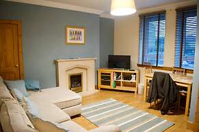 Newly Refurbed Home With Free Parking