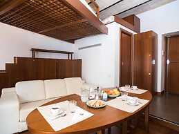 Trevi Fountain - Lovely Loft Apartment