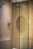 The Three Horseshoes