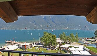 Holideal Campione Bed & Surf